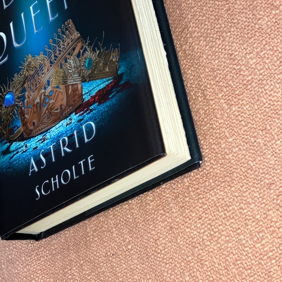 Astrid Scholte : Four Dead Queens - hardcover Book - Picture 4 of 14